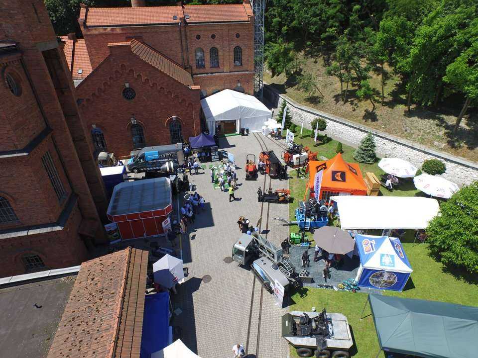 Wystawa zewnętrzna podczas konferencji 'Inżynieria Bezwykopowa 2016' / fot. <a href='http://www.quality-studio.com' target='_blank'>Quality Studio</a> dla www.inzynieria.com