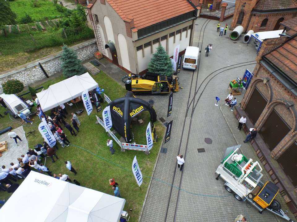 Wystawa zewnętrzna podczas konferencji 'Inżynieria Bezwykopowa 2016' / fot. <a href='http://www.quality-studio.com' target='_blank'>Quality Studio</a> dla www.inzynieria.com