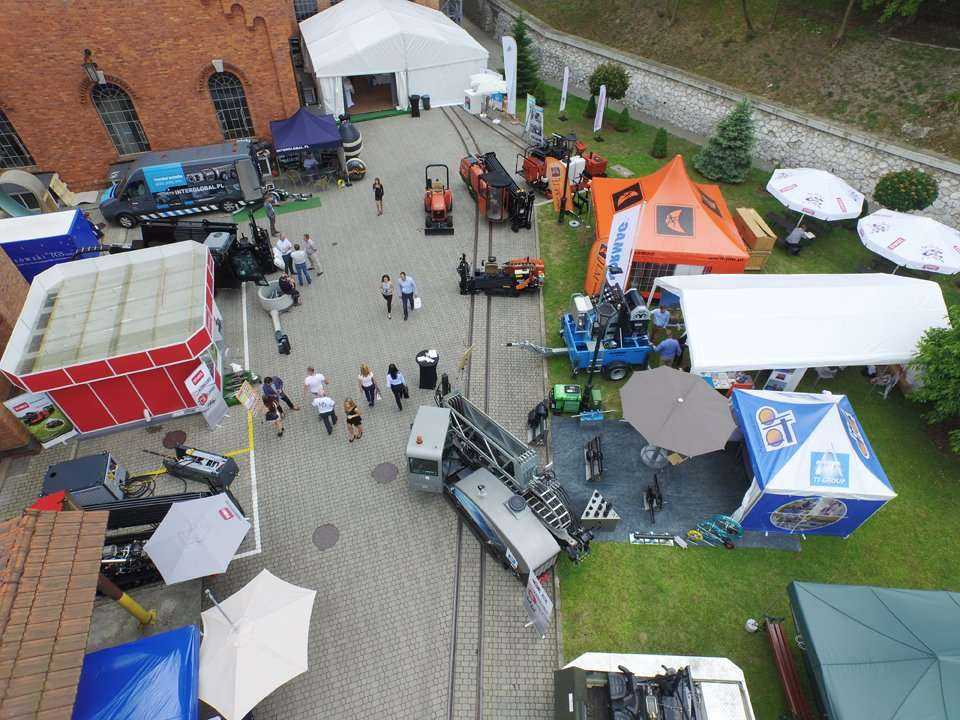 Wystawa zewnętrzna podczas konferencji 'Inżynieria Bezwykopowa 2016' / fot. <a href='http://www.quality-studio.com' target='_blank'>Quality Studio</a> dla www.inzynieria.com