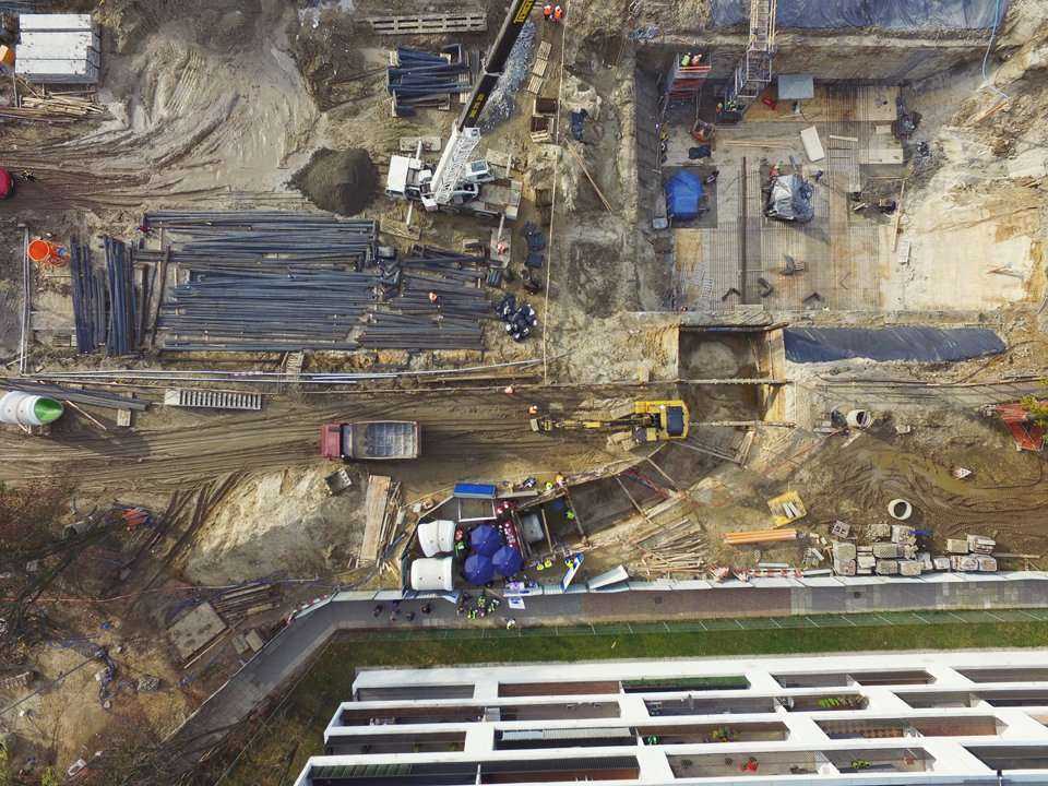 Pokaz odcinka kanalizacji zbudowanego z rur żelbetowych z okładziną PEHD o profilu jajowym – największych z oferty HABA-Beton. Fot. <a href='http://www.quality-studio.com' target='_blank'>Quality Studio</a> dla www.inzynieria.com