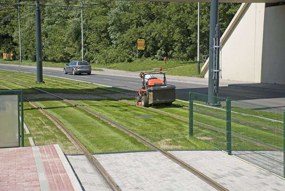 Gotowy odcinek szybkiego tramwaju przy ul. Herlinga Grudzińskiego i Klimeckiego. Stan na 11 sierpnia 2010