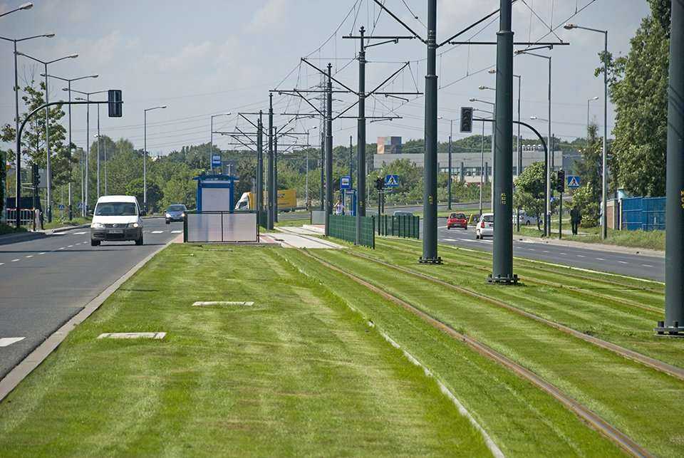 Gotowy odcinek szybkiego tramwaju przy ul. Herlinga Grudzińskiego i Klimeckiego. Stan na 11 sierpnia 2010