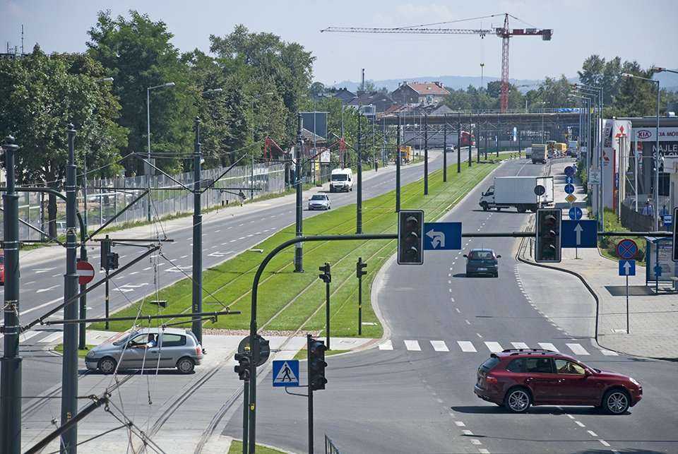 Gotowy odcinek szybkiego tramwaju przy ul. Herlinga Grudzińskiego i Klimeckiego. Stan na 11 sierpnia 2010