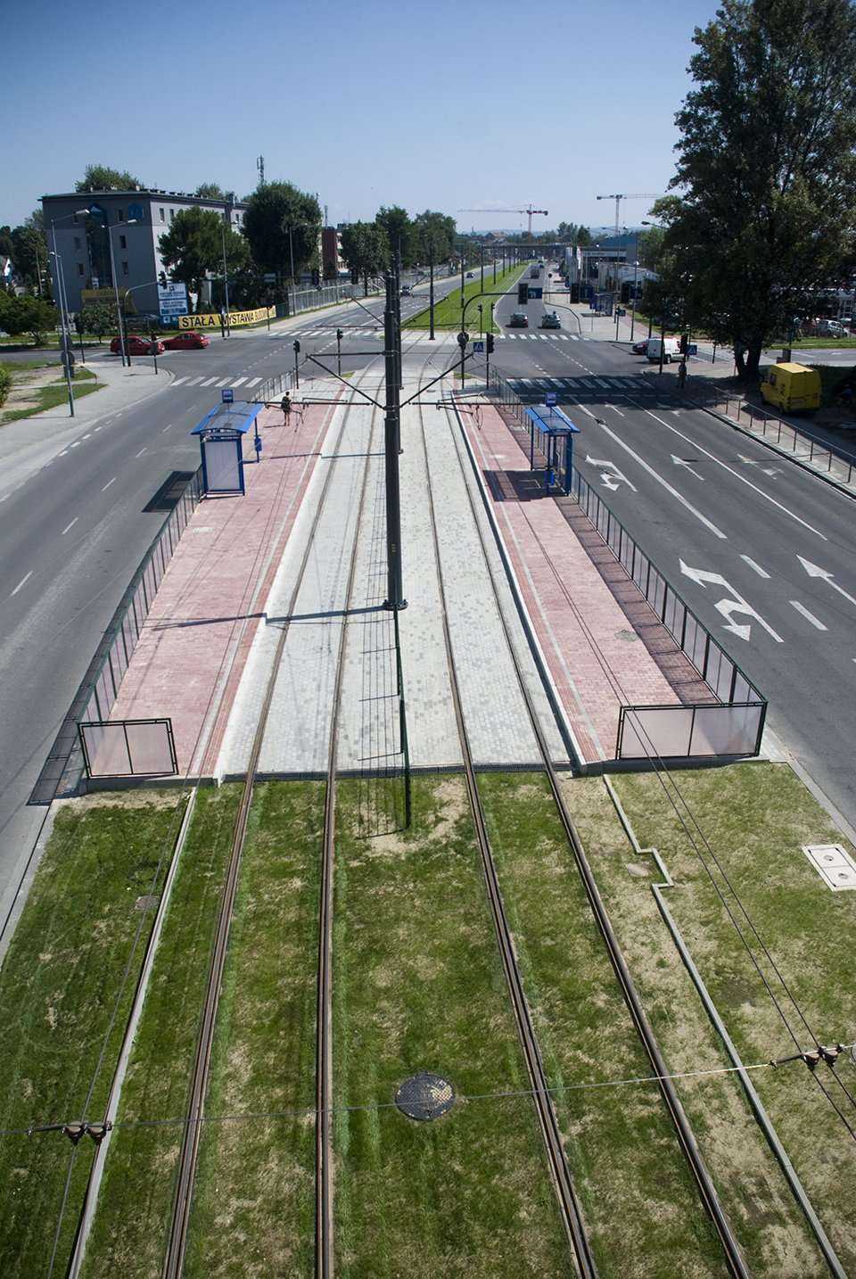 Gotowy odcinek szybkiego tramwaju przy ul. Herlinga Grudzińskiego i Klimeckiego. Stan na 11 sierpnia 2010