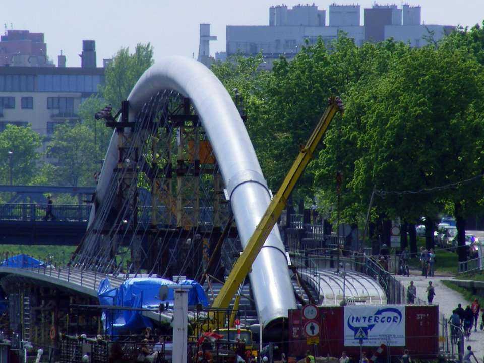 Budowa kładki - stan na 08.05.2010; fot.: inzynieria.com