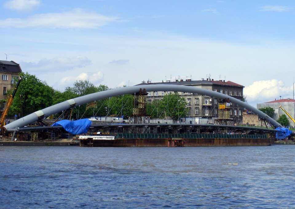 Budowa kładki - stan na 08.05.2010; fot.: inzynieria.com