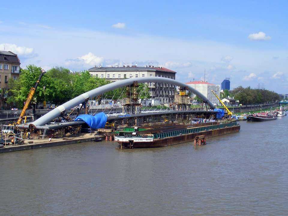 Budowa kładki - stan na 08.05.2010; fot.: inzynieria.com