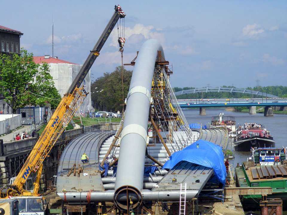 Budowa kładki - stan na 08.05.2010; fot.: inzynieria.com