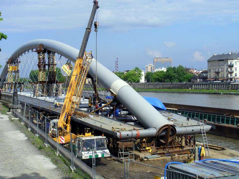 Budowa kładki - stan na 08.05.2010; fot.: inzynieria.com