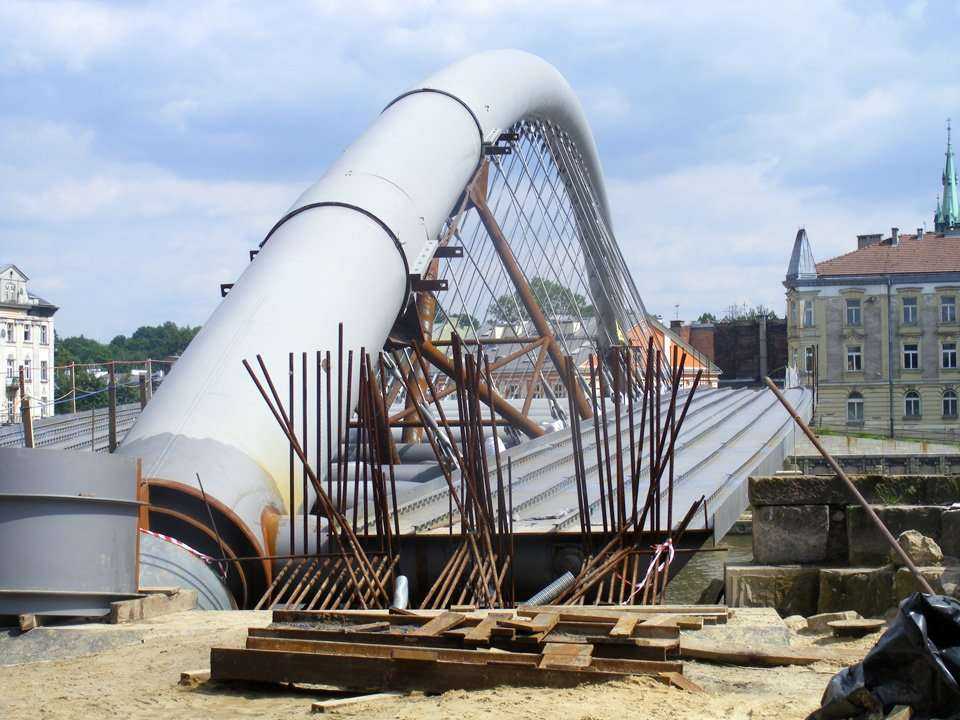 Budowa kładki - stan na 26.06.2010; fot.: inzynieria.com