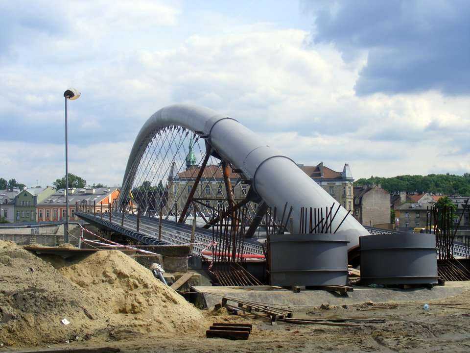 Budowa kładki - stan na 26.06.2010; fot.: inzynieria.com