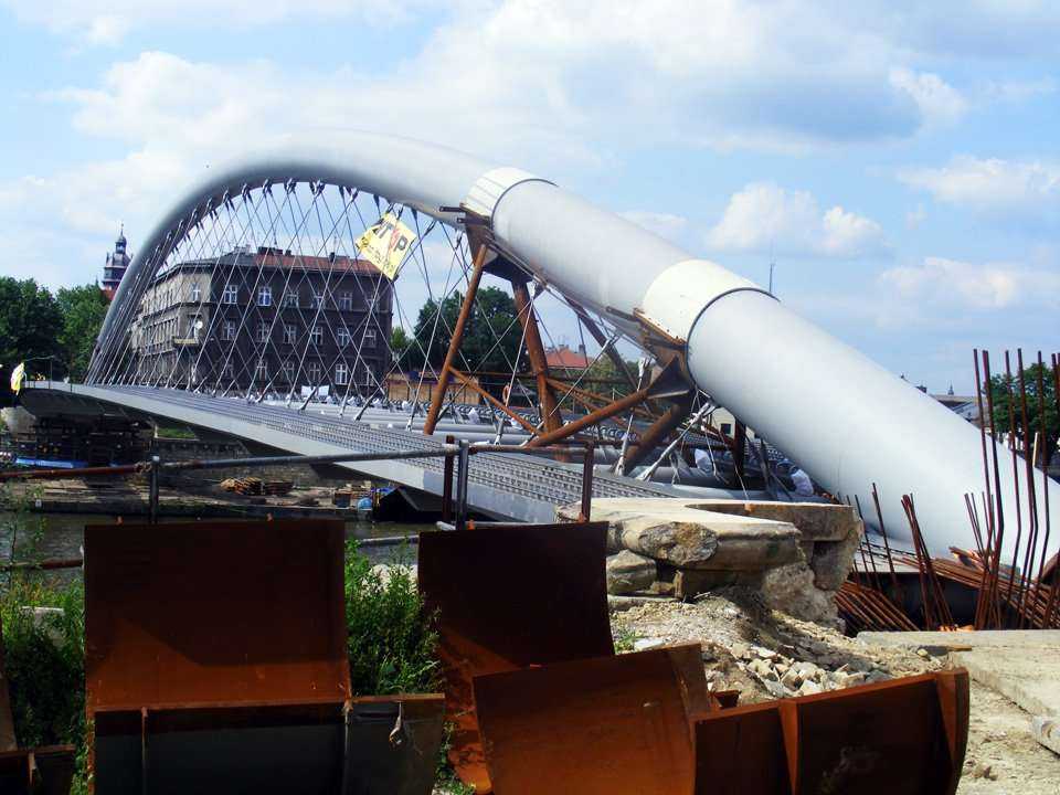 Budowa kładki - stan na 26.06.2010; fot.: inzynieria.com