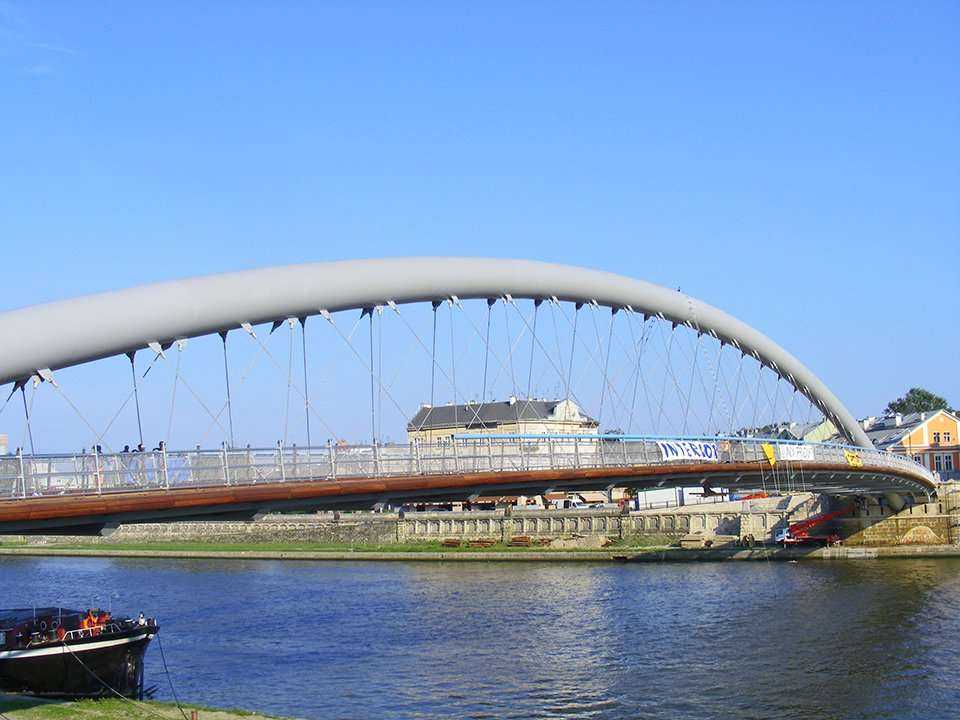 Budowa kładki - stan na 13.08.2010; fot.: inzynieria.com