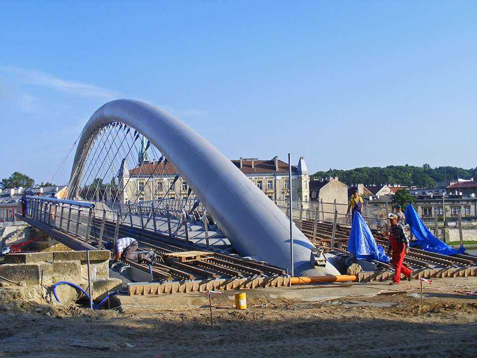 Budowa kładki - stan na 13.08.2010; fot.: inzynieria.com