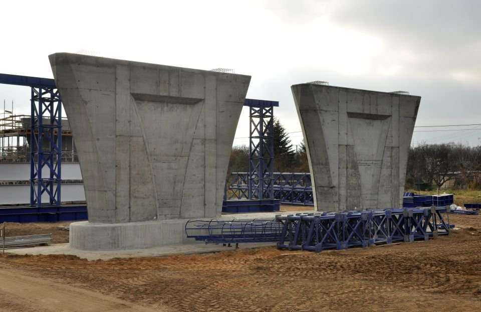 Filary podpory P25 estakady E-3. Stan na listopad 2011 / fot. Link PR