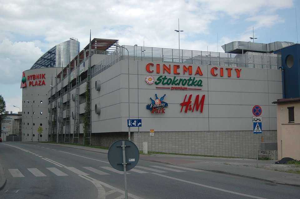 Posadowienie Centrum Plaza w Rybniku na kolumnach DSM (2005 r.). Budynek dużego centrum usługowo-rozrywkowego, obejmującego 187 stóp fundamentowych o obciążeniu do 16500 kN, planowano posadowić na palach CFA o średnicy 80 cm. Rozwiązanie zamienne, wdrożon