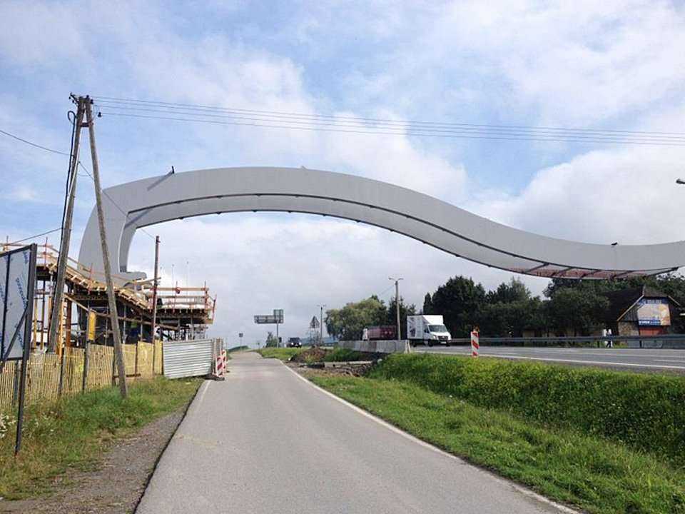 Nowa kładka dla pieszych na Zakopiance