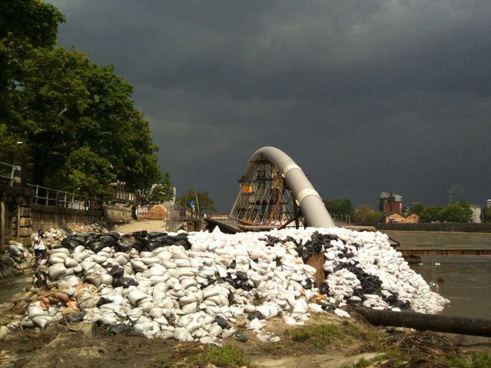 Stan kładki po powodzi - 22.05.2010; fot.: inzynieria.com