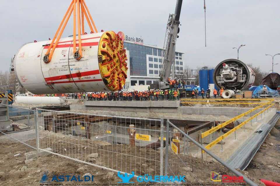 Umieszczenie TBM Anna w szybie - 04.04.2012 r. / fot. z archiwum AGP Metro Polska