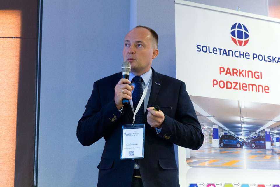 dr inż. Tomasz Godlewski, Instytut Techniki Budowlanej; Zakład Konstrukcji Budowlanych i Geotechniki. Referat pt. 'Oddziaływania w przestrzeni podziemnej obiektów w warunkach infrastruktury miejskiej na przykładzie metra warszawskiego' / fot. <a href='htt