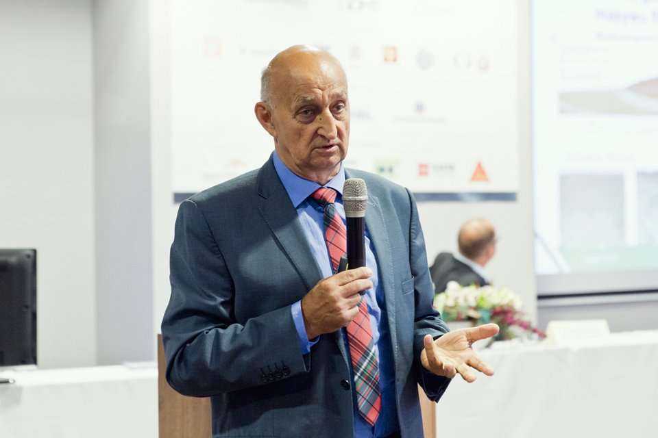 prof. dr hab. inż. Antoni Tajduś, Akademia Górniczo-Hutnicza. Referat pt. 'Numeryczne modelowanie tunelowania w spękanym ośrodku skalnym' / fot. <a href='http://www.quality-studio.com' target='_blank'>Quality Studio</a> dla www.inzynieria.com