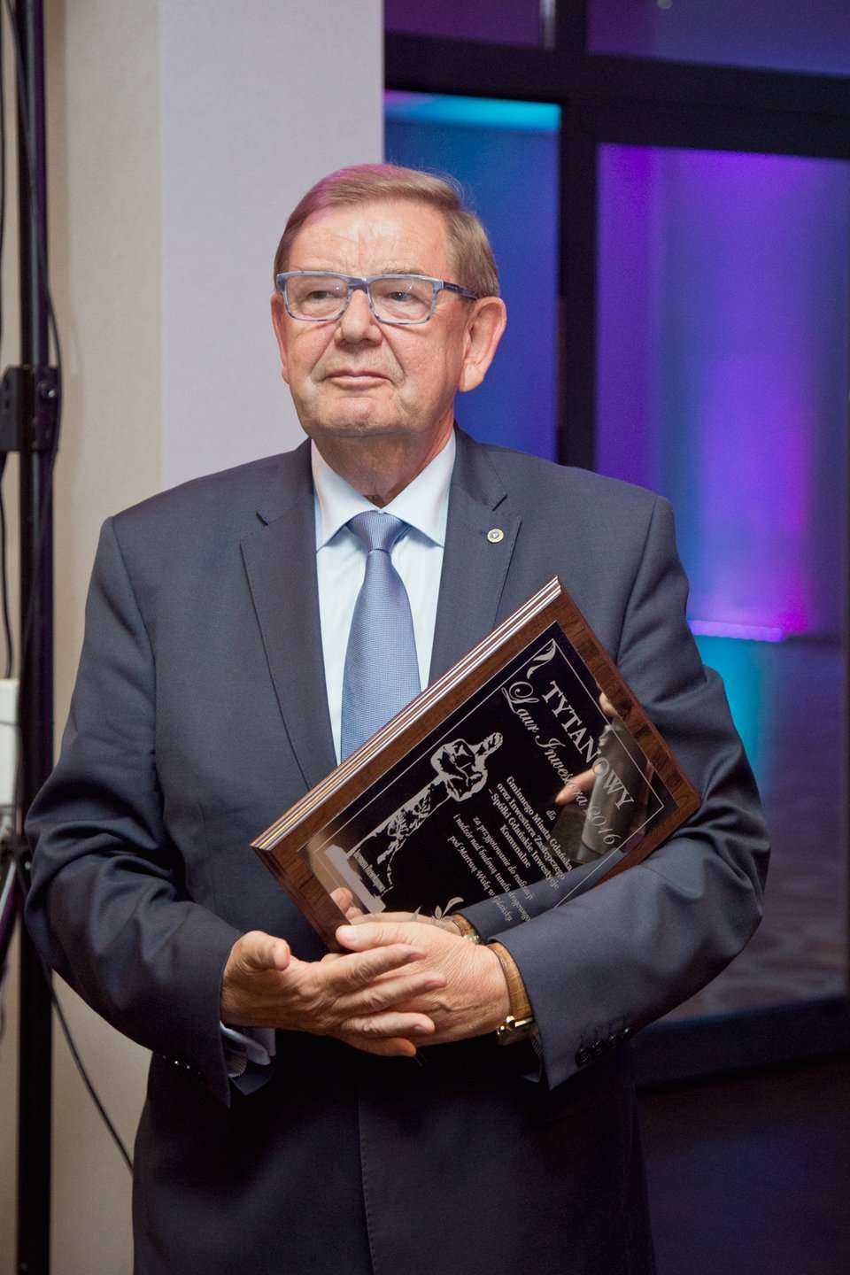 Ryszard Trykosko, Przewodniczący PZITB z nagrodą w postaci Tytanowego Laura Inwestora dla Gminnego Miasta Gdańska oraz Inwestora Zastępczego – spółki Gdańskie Inwestycje Komunalne / fot. <a href='http://www.quality-studio.com' target='_blank'>Quality Stud