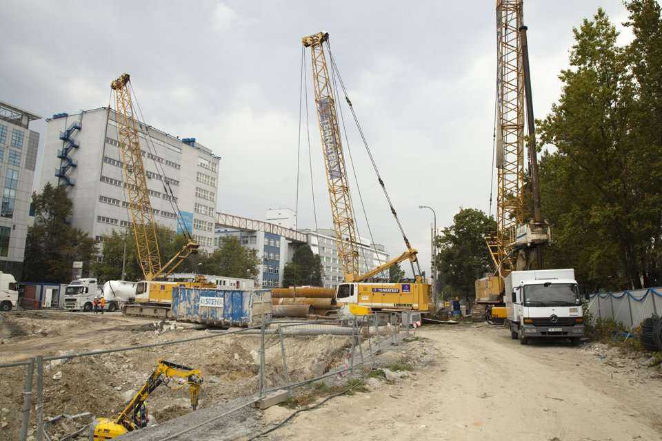 Budowa stacji Rondo Daszyńskiego - stan na 25.08.2011 r. / fot. inzynieria.com