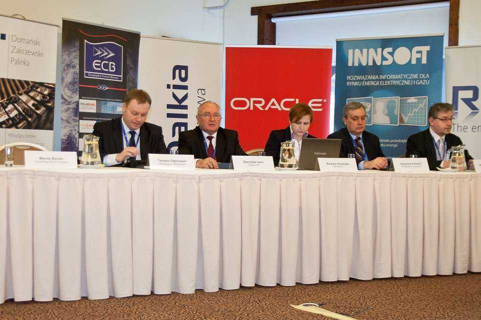 Od lewej: Tomasz Dąbrowski - Dyrektor Departamentu Energetyki, Stanisław Iwan, Senator RP, Wiceprzewodniczący Parlamentarnego Zespołu ds. Energetyki, Barbara Koszułap, Zastępca Prezesa Zarządu, Narodowy Fundusz Ochrony Środowiska i Gospodarki Wodnej, Zbig