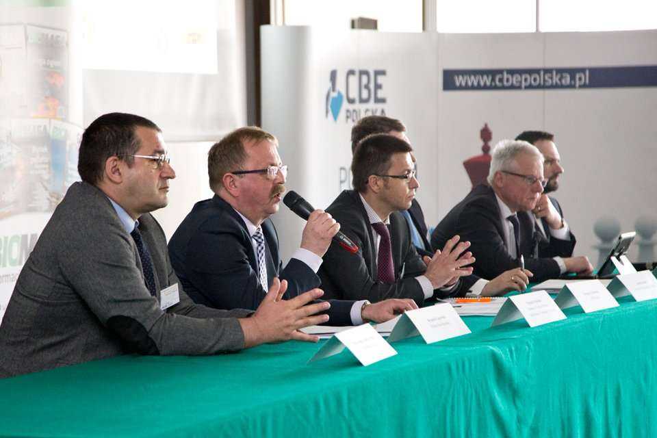 Od lewej: prof. dr hab. Andrzej Szlęk - Politechnika Śląska, Ryszard Gajewski - Polska Izba Biomasy, Grzegorz Żebrowski - EDF Polska, Tadeusz Arkit - Sejm RP, dr inż. Rafał Rajczyk - Politechnika Częstochowska / fot. <a href='http://www.quality-studio.com