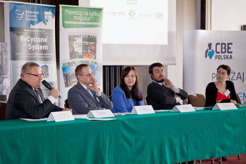 Od lewej: Andrzej Drewniak - Miejski Zakład Gospodarki Odpadami Komunalnymi w Koninie, Jakub Bator - Krakowski Holding Komunalny, Lidia Warnel - MPEC w Olsztynie, Barthelemy Fourment - Tiru, Marta Gurin - Confederation of European Waste-to-Energy Plants /
