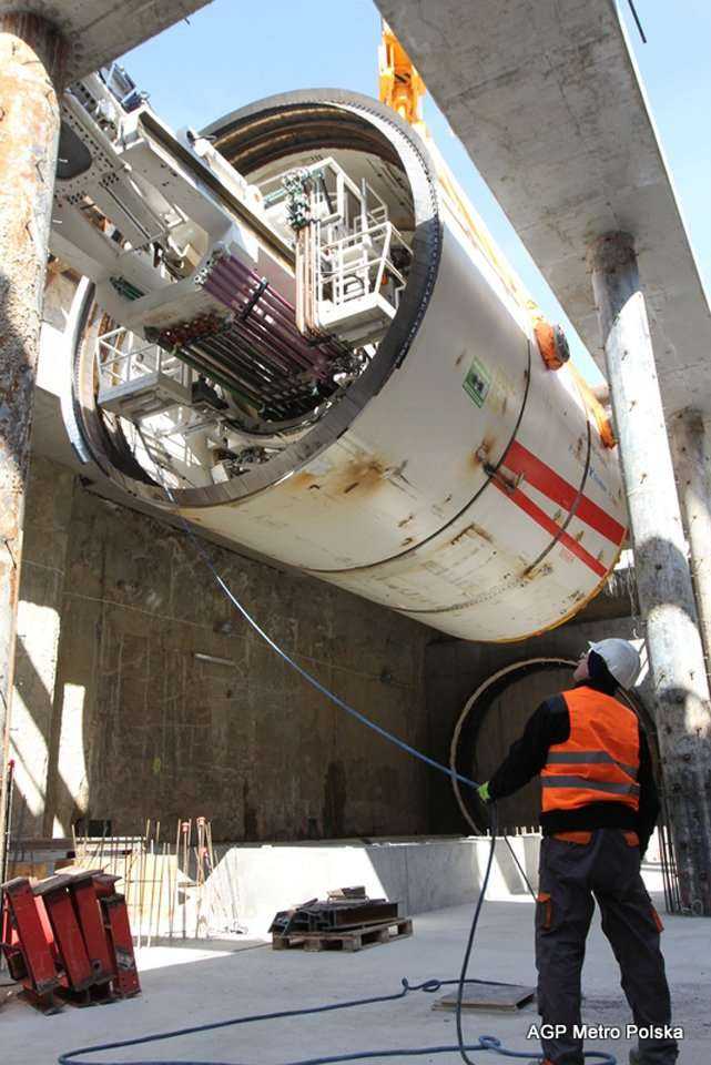 Umieszczenie TBM Maria w szybie - 11.04.2012 r. / fot. z archiwum AGP Metro Polska