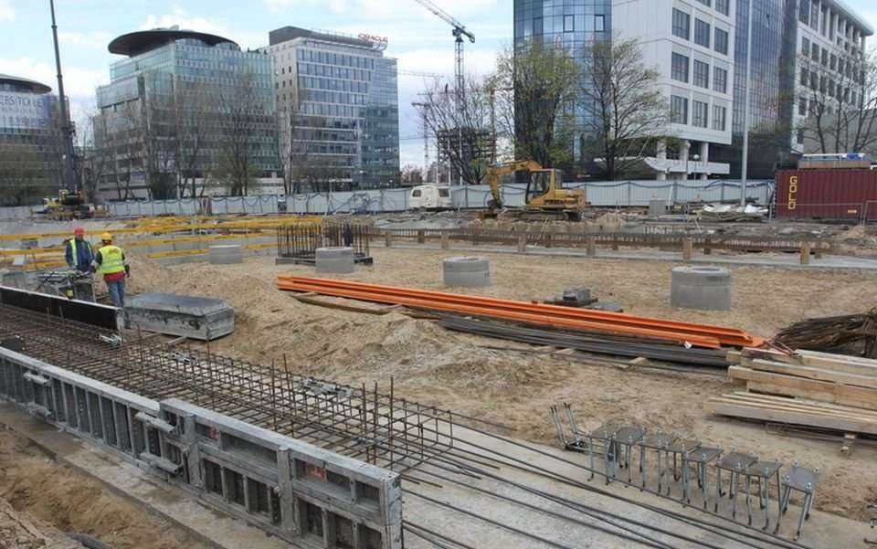 Budowa suwnicy do obsługi TBM-u - 18.04.2012 r./ fot. z archiwum AGP Metro Polska