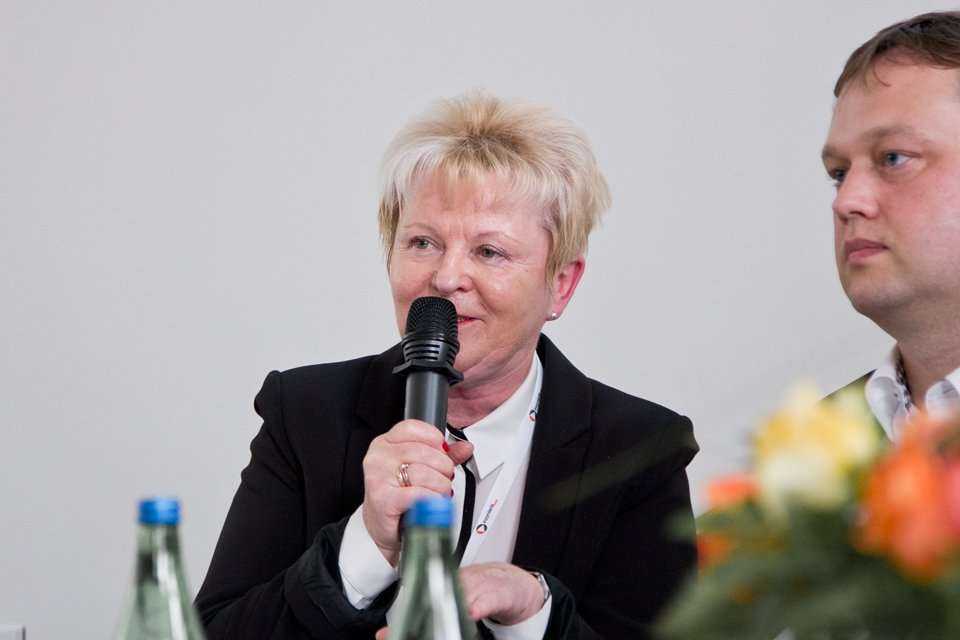 Panel dyskusyjny: Polityka inwestycyjna spółek wodno-kanalizacyjnych w nowej perspektywie finansowej na lata 2014–2020 a kształtowanie taryf. Moderator: Wanda Słobodzian, Miejskie Przedsiębiorstwo Wodociągów i Kanalizacji S.A. w Krakowie / fot. <a href='h