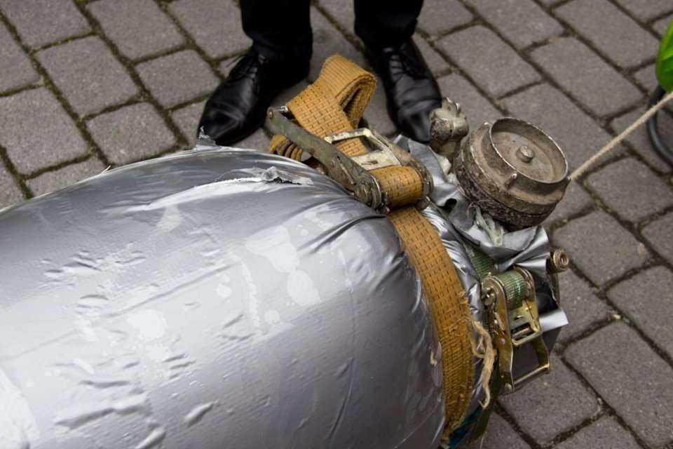 Pokaz na żywo - proces instalacji wykładziny CIPP firmy Brandenburger utwardzanej promieniami UV - Artur Bakaj, Grzegorz Owczarek, PPHU 'AKWA' sp.j. Cz. II - przeprowadzenie utwardzania promieniami UV / fot. <a href='http://www.quality-studio.com' target=