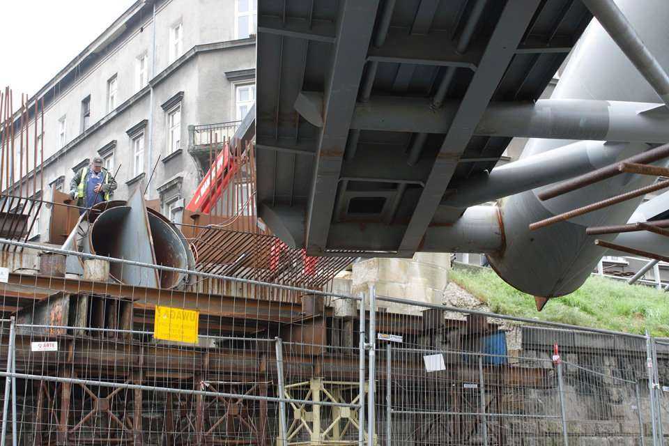 Przekładanie kładki nad Wisłą -  20.06.2010; fot.: INTOP Tarnobrzeg