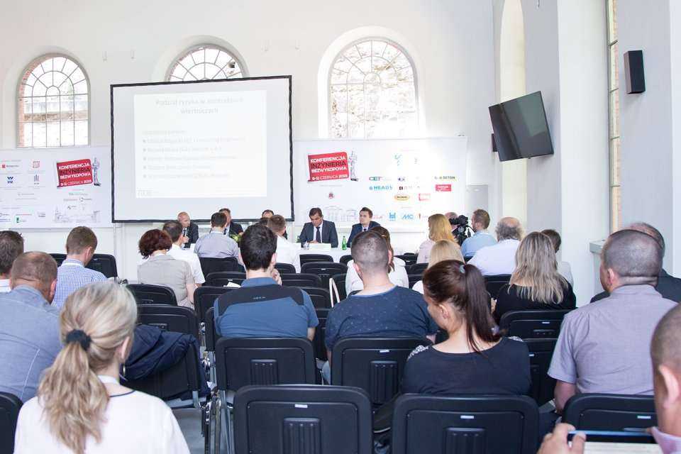 Panel dyskusyjny: podział ryzyka w kontraktach wiertniczych. / fot. <a href='http://www.quality-studio.com' target='_blank'>Quality Studio</a> dla www.inzynieria.com