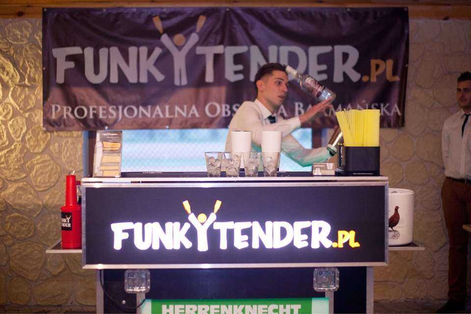 Kolacja grillowa, w trakcie której odbył się pokaz barmański ufundowany przez firmę Herrenknecht AG / fot. <a href='http://www.quality-studio.com' target='_blank'>Quality Studio</a> dla www.inzynieria.com