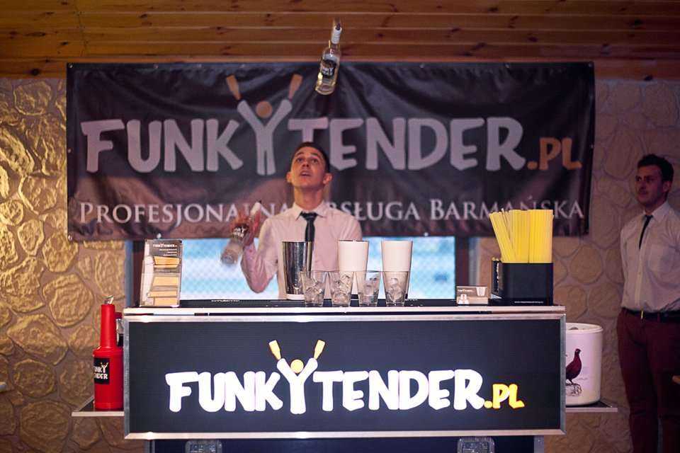 Kolacja grillowa, w trakcie której odbył się pokaz barmański ufundowany przez firmę Herrenknecht AG / fot. <a href='http://www.quality-studio.com' target='_blank'>Quality Studio</a> dla www.inzynieria.com