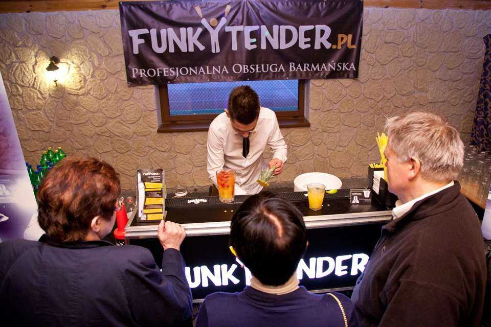 Kolacja grillowa, w trakcie której odbył się pokaz barmański ufundowany przez firmę Herrenknecht AG / fot. <a href='http://www.quality-studio.com' target='_blank'>Quality Studio</a> dla www.inzynieria.com