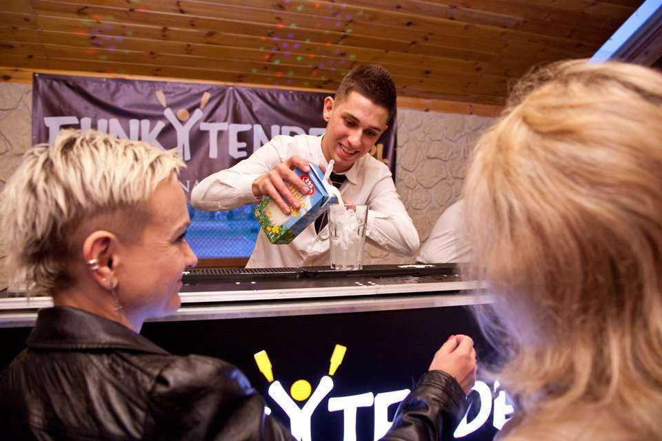 Kolacja grillowa, w trakcie której odbył się pokaz barmański ufundowany przez firmę Herrenknecht AG / fot. <a href='http://www.quality-studio.com' target='_blank'>Quality Studio</a> dla www.inzynieria.com