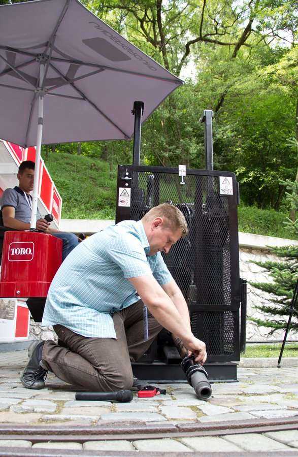 Pokaz firmy TORO podczas warsztatów / fot. <a href='http://www.quality-studio.com' target='_blank'>Quality Studio</a> dla www.inzynieria.com