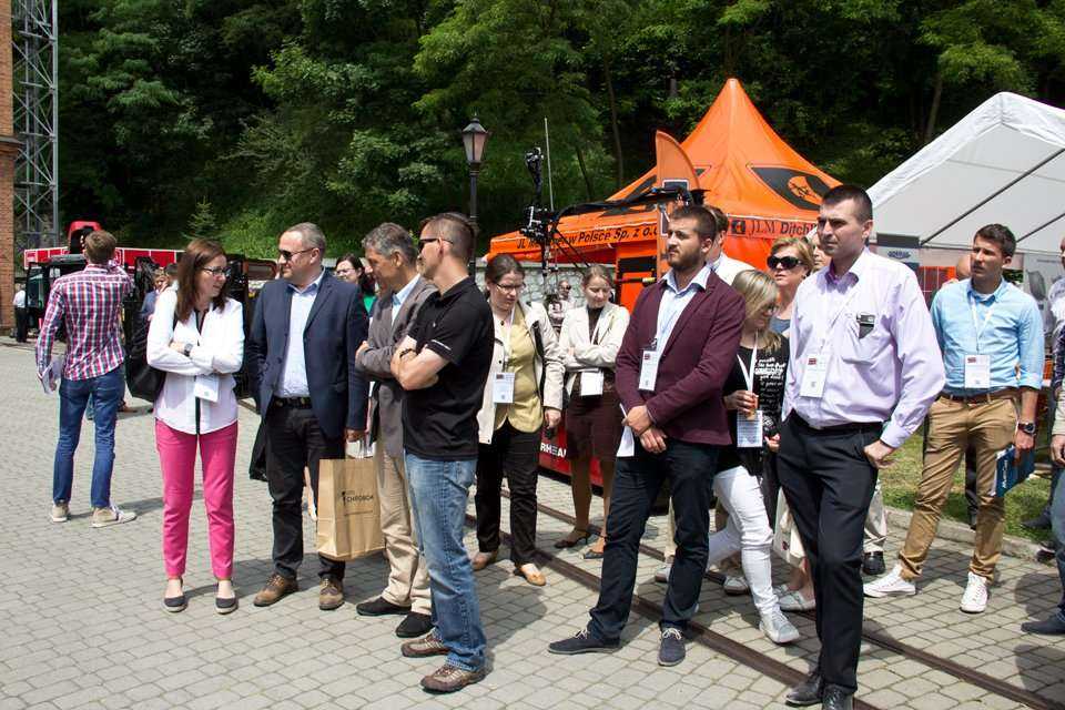 Pokaz firmy BLEJKAN S.A. Proces nasączania rękawa na placu budowy / fot. <a href='http://www.quality-studio.com' target='_blank'>Quality Studio</a> dla www.inzynieria.com