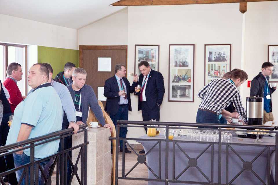 Rozmowy kuluarowe / fot. <a href='http://www.quality-studio.com' target='_blank'>Quality Studio</a> dla www.inzynieria.com