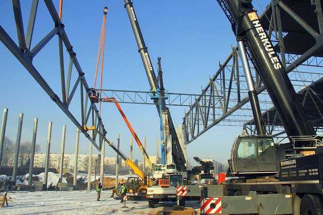 Tomaszów Mazowiecki: powstaje dach Areny Lodowej [galeria]