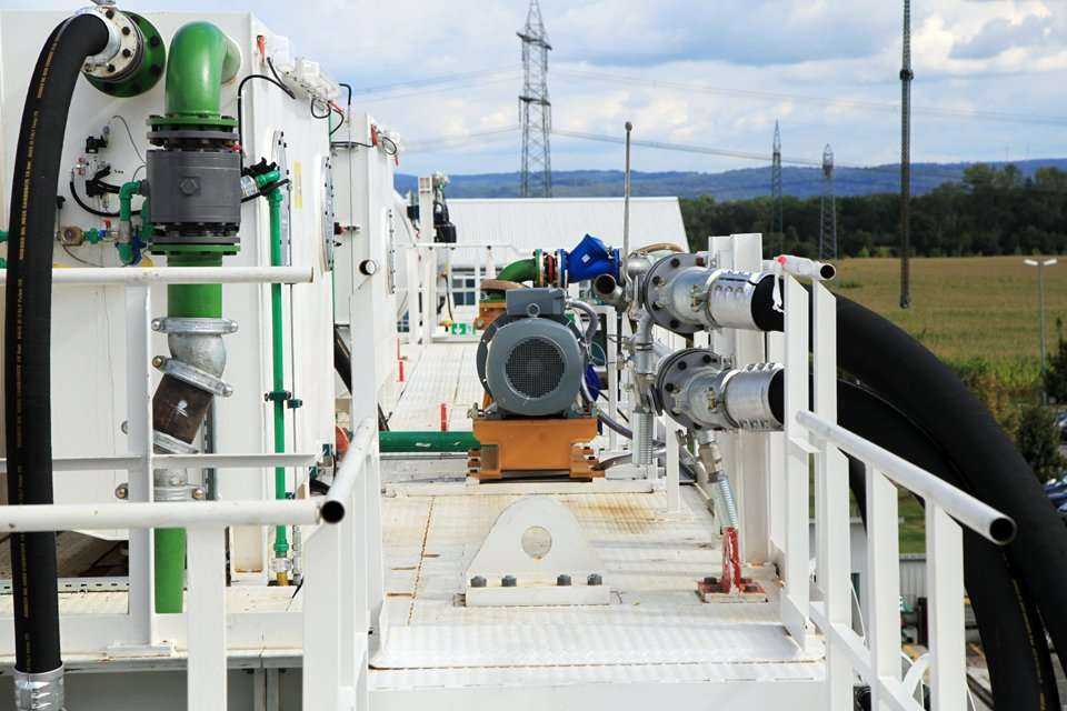 Pompa do wody chłodzącej
 / fot. <a href='http://www.quality-studio.com' target='_blank'>Quality Studio</a> dla www.inzynieria.com (13 września 2012 r.)