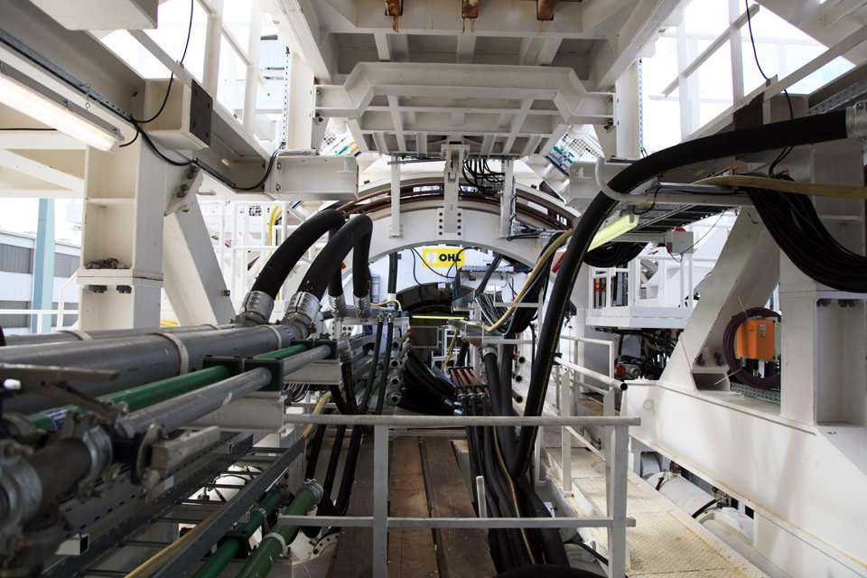 Widok środka pierwszej sekcji maszyny TBM
 / fot. <a href='http://www.quality-studio.com' target='_blank'>Quality Studio</a> dla www.inzynieria.com (13 września 2012 r.)