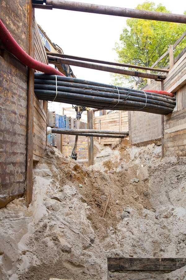 Pokaz odcinka kanalizacji zbudowanego z rur żelbetowych z okładziną PEHD o profilu jajowym – największych z oferty HABA-Beton. Fot. <a href='http://www.quality-studio.com' target='_blank'>Quality Studio</a> dla www.inzynieria.com