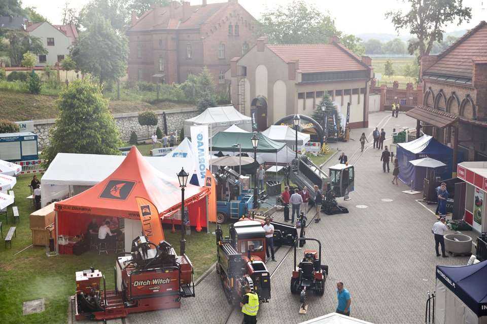 Wystawa zewnętrzna podczas konferencji 'Inżynieria Bezwykopowa 2016' / fot. <a href='http://www.quality-studio.com' target='_blank'>Quality Studio</a> dla www.inzynieria.com