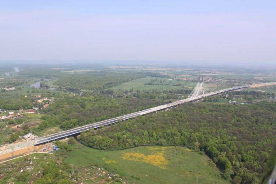 Most przez rzekę Odrę wraz z estakadami dojazdowymi. Fot. W. Kluczewski; archiwum GDDKiA O/Wrocław