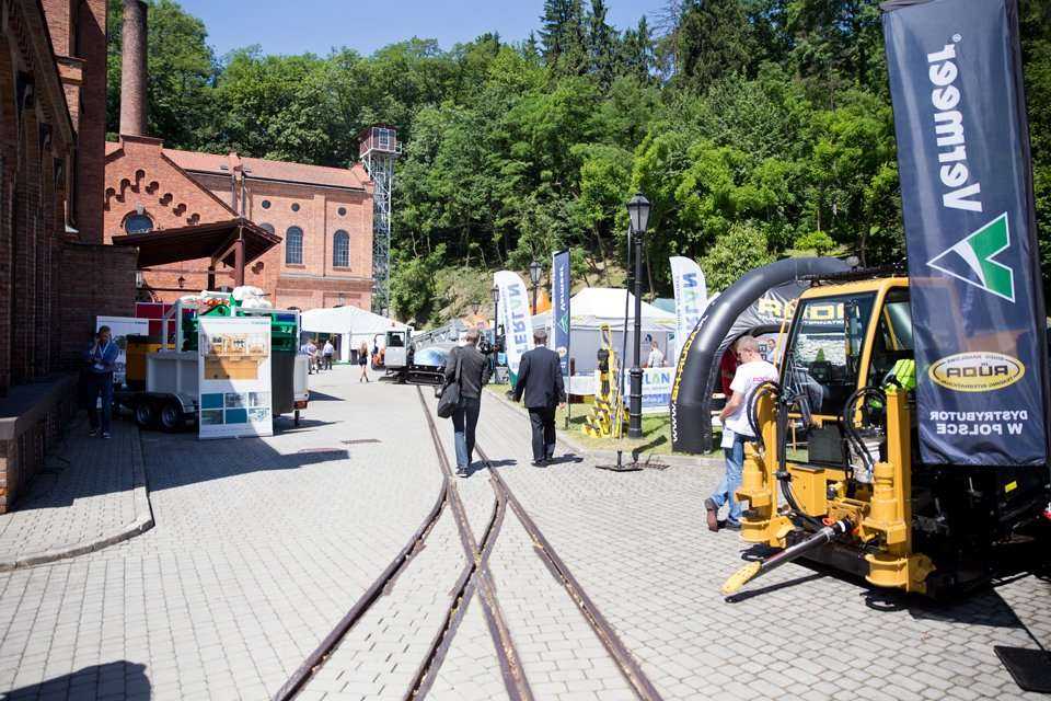 Wystawa zewnętrzna podczas konferencji 'Inżynieria Bezwykopowa 2016' / fot. <a href='http://www.quality-studio.com' target='_blank'>Quality Studio</a> dla www.inzynieria.com